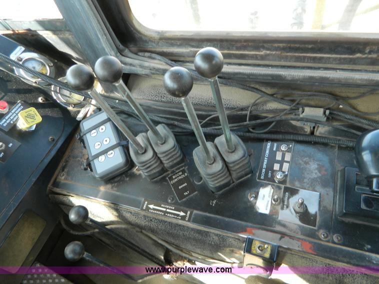 image for item G7552 1994 Tyler 4275 self-propelled sprayer