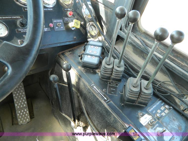 image for item G7552 1994 Tyler 4275 self-propelled sprayer