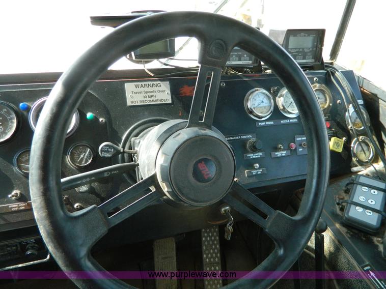 image for item G7552 1994 Tyler 4275 self-propelled sprayer