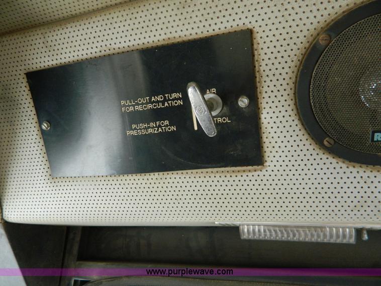 image for item G7552 1994 Tyler 4275 self-propelled sprayer