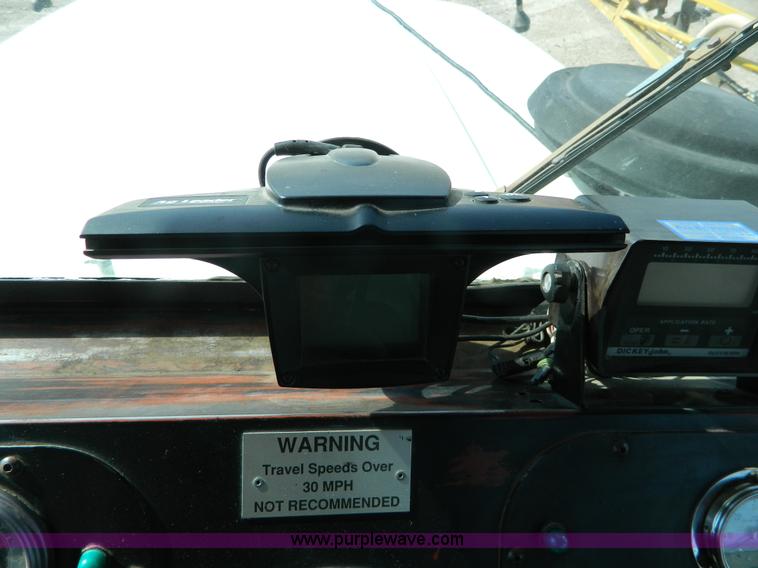 image for item G7552 1994 Tyler 4275 self-propelled sprayer