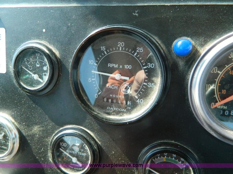 image for item G7552 1994 Tyler 4275 self-propelled sprayer