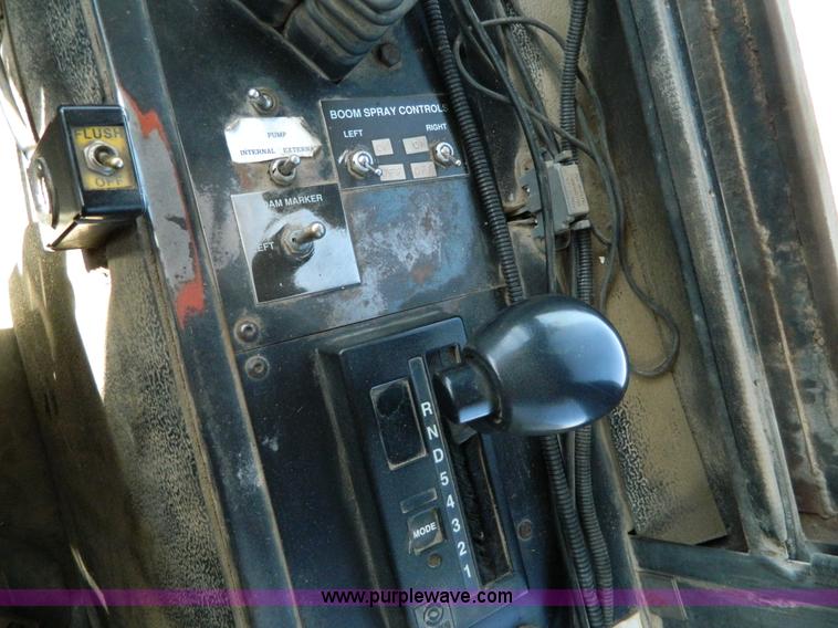 image for item G7552 1994 Tyler 4275 self-propelled sprayer