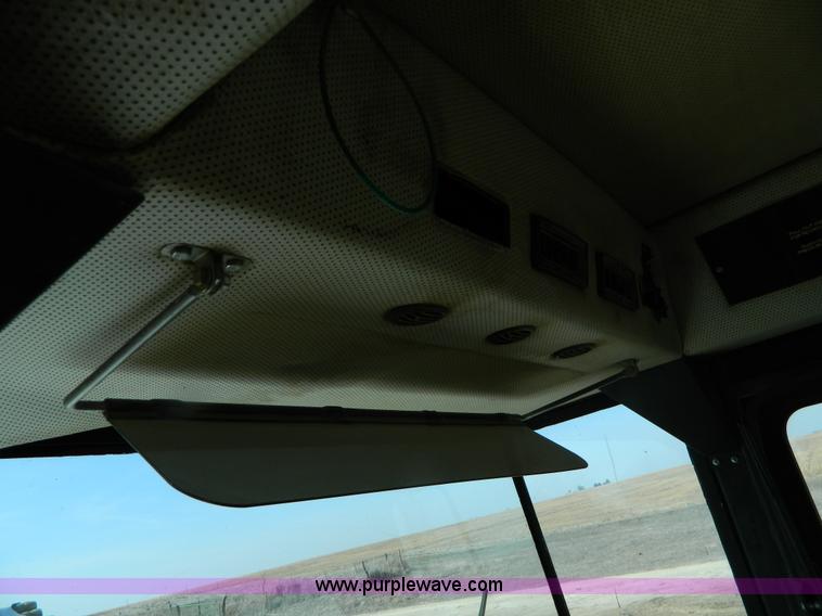 image for item G7552 1994 Tyler 4275 self-propelled sprayer