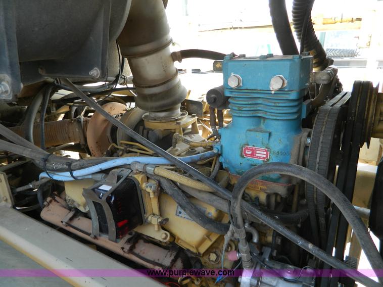 image for item G7552 1994 Tyler 4275 self-propelled sprayer