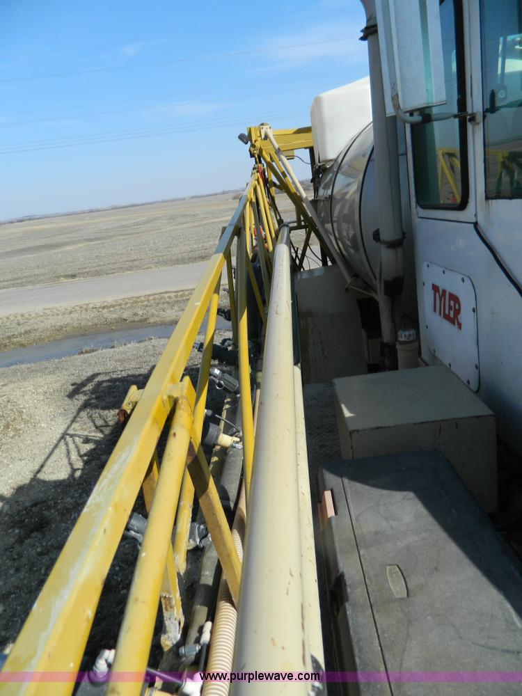 image for item G7552 1994 Tyler 4275 self-propelled sprayer