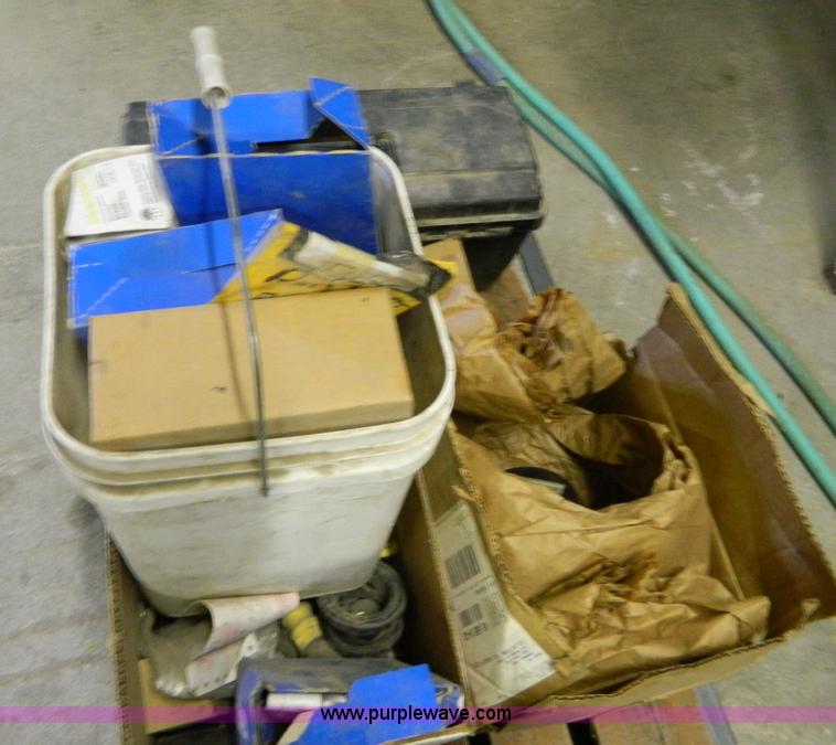 image for item G7552 1994 Tyler 4275 self-propelled sprayer