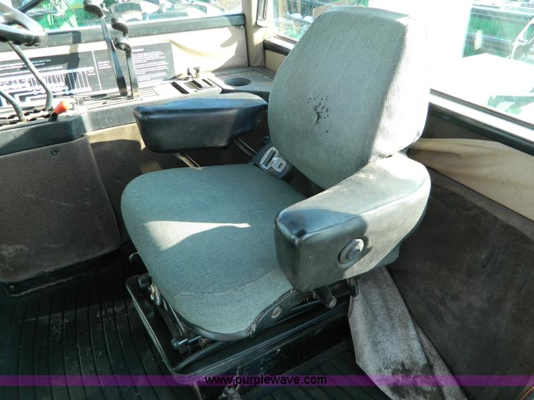 image for item G7726 1990 John Deere 8560 4WD tractor