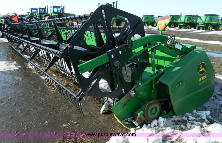 image for item G7727 2004 John Deere 630F flex header