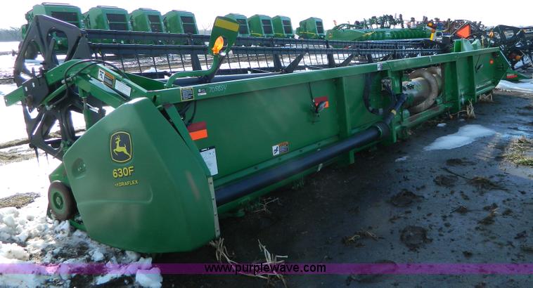 image for item G7727 2004 John Deere 630F flex header