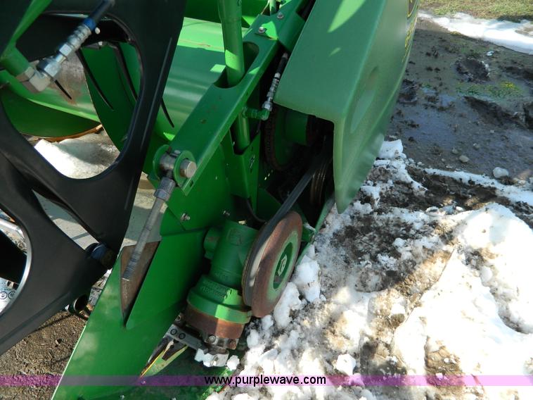 image for item G7727 2004 John Deere 630F flex header