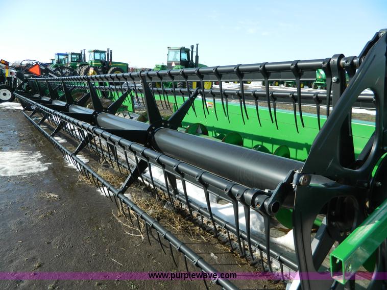 image for item G7727 2004 John Deere 630F flex header