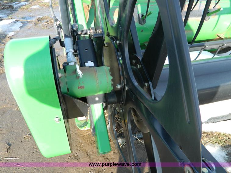 image for item G7727 2004 John Deere 630F flex header