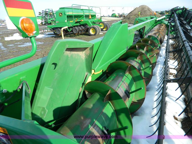image for item G7727 2004 John Deere 630F flex header