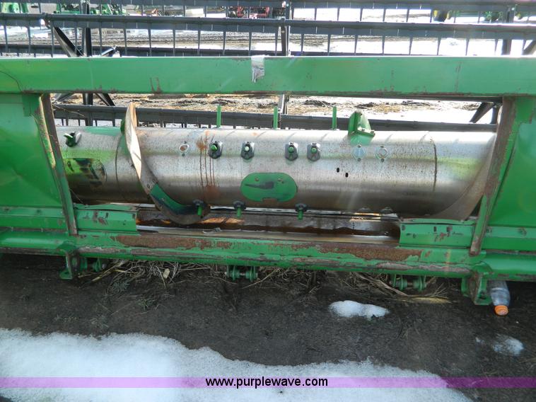 image for item G7727 2004 John Deere 630F flex header