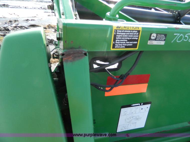 image for item G7727 2004 John Deere 630F flex header