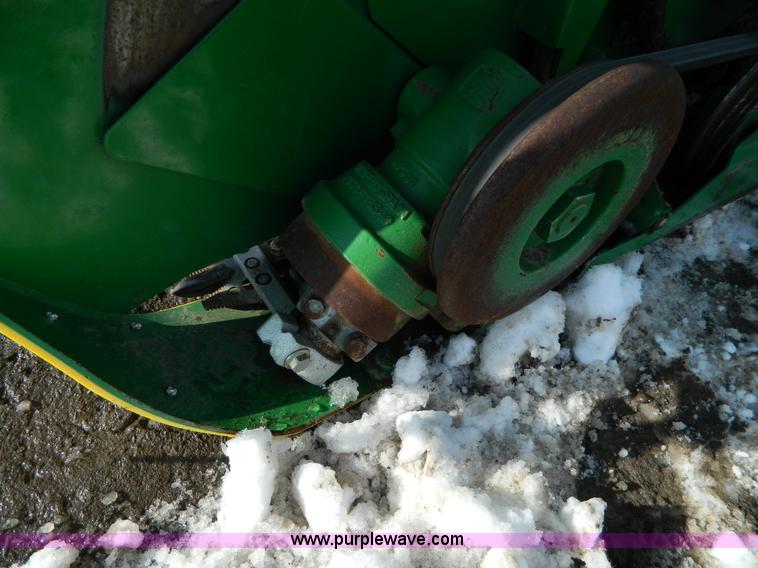 image for item G7727 2004 John Deere 630F flex header