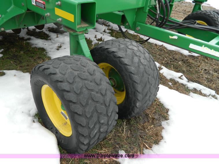 image for item G7728 2006 John Deere 1890 air seeder with 1910 cart