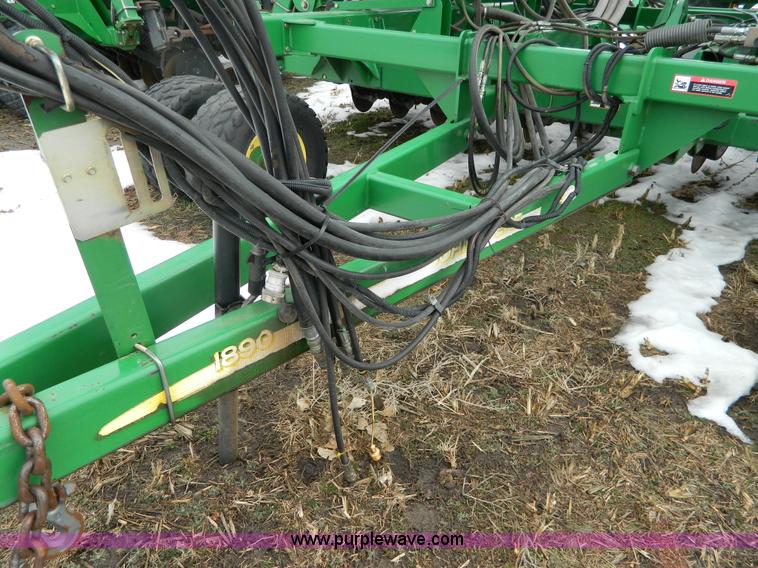 image for item G7728 2006 John Deere 1890 air seeder with 1910 cart
