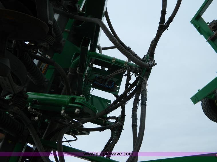 image for item G7728 2006 John Deere 1890 air seeder with 1910 cart