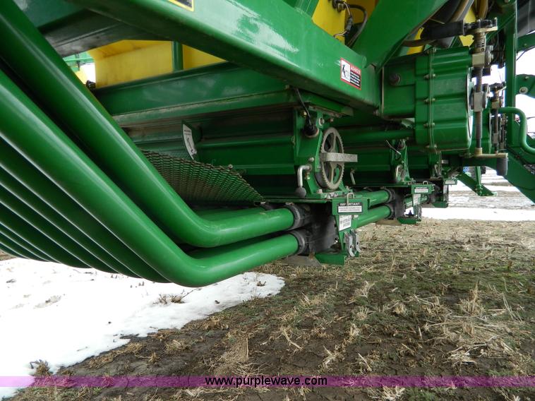 image for item G7728 2006 John Deere 1890 air seeder with 1910 cart