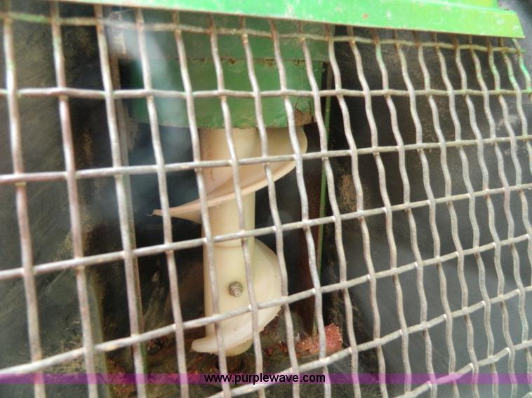 image for item G7728 2006 John Deere 1890 air seeder with 1910 cart