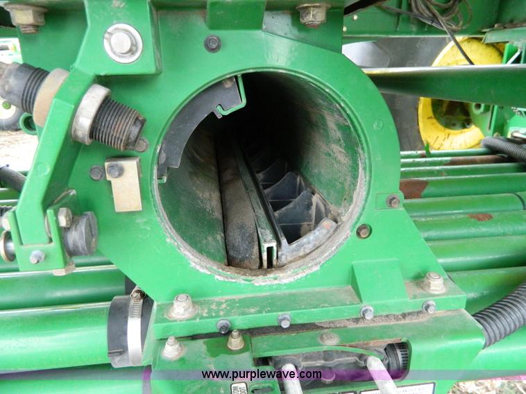 image for item G7728 2006 John Deere 1890 air seeder with 1910 cart