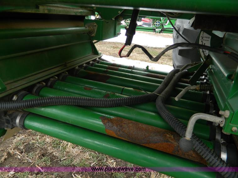 image for item G7728 2006 John Deere 1890 air seeder with 1910 cart