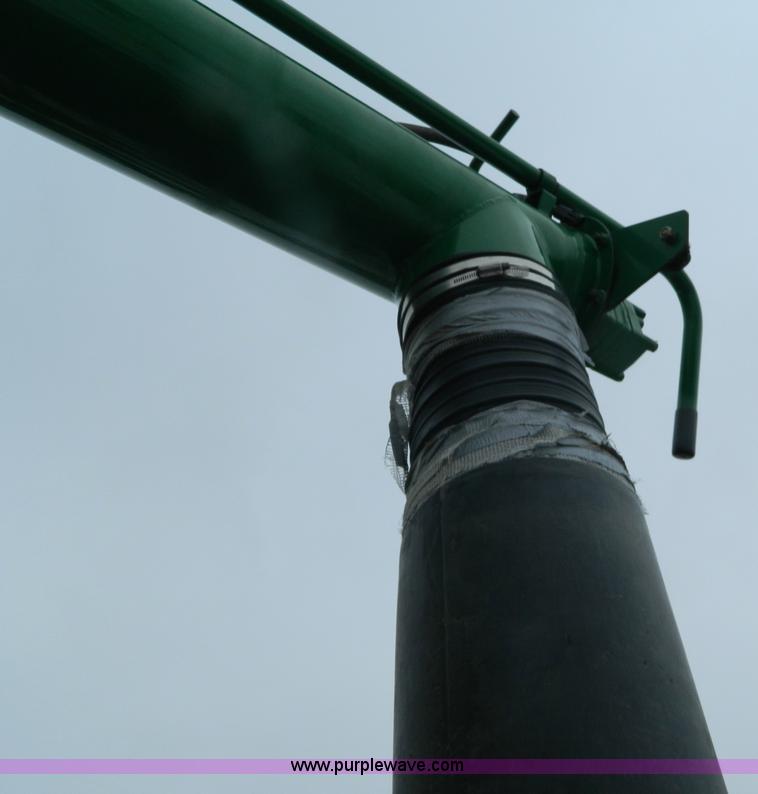 image for item G7728 2006 John Deere 1890 air seeder with 1910 cart