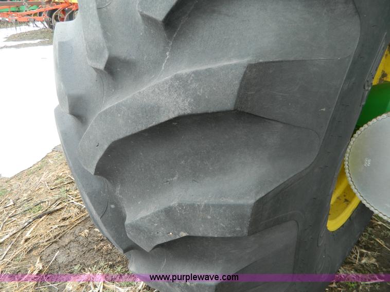 image for item G7728 2006 John Deere 1890 air seeder with 1910 cart