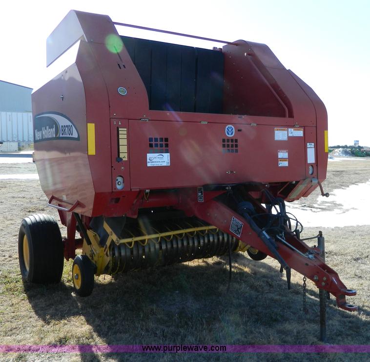 image for item G7731 2004 New Holland BR780 round baler