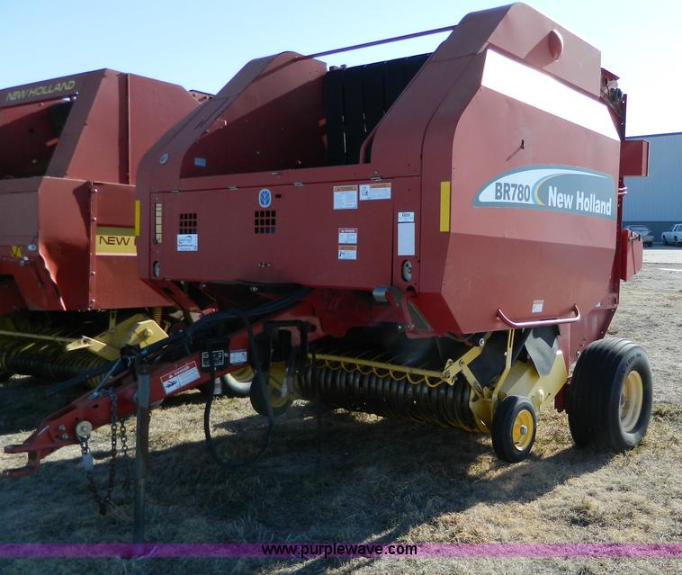 image for item G7731 2004 New Holland BR780 round baler