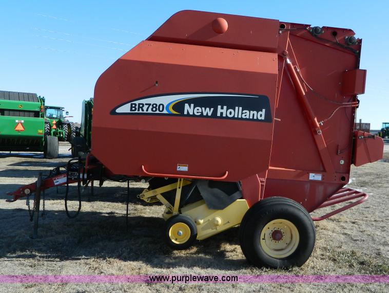 image for item G7731 2004 New Holland BR780 round baler