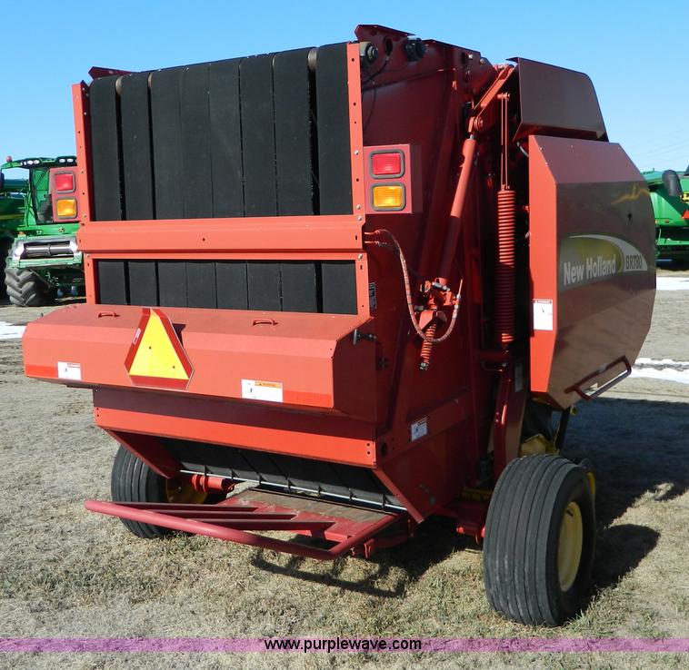image for item G7731 2004 New Holland BR780 round baler