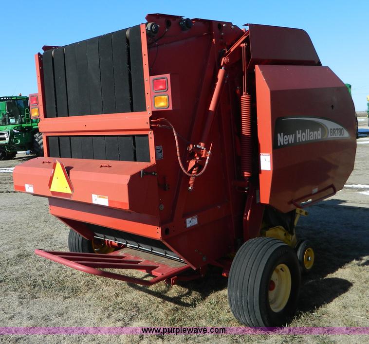 image for item G7731 2004 New Holland BR780 round baler