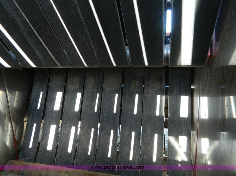 image for item G7731 2004 New Holland BR780 round baler