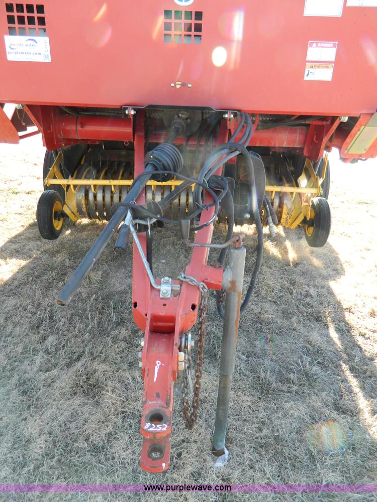 image for item G7731 2004 New Holland BR780 round baler