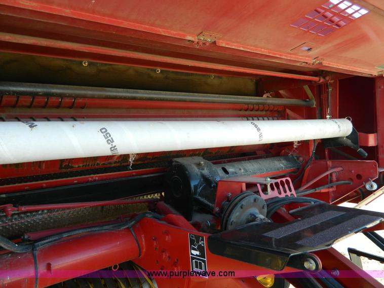 image for item G7731 2004 New Holland BR780 round baler