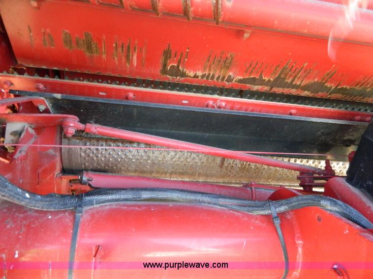 image for item G7731 2004 New Holland BR780 round baler