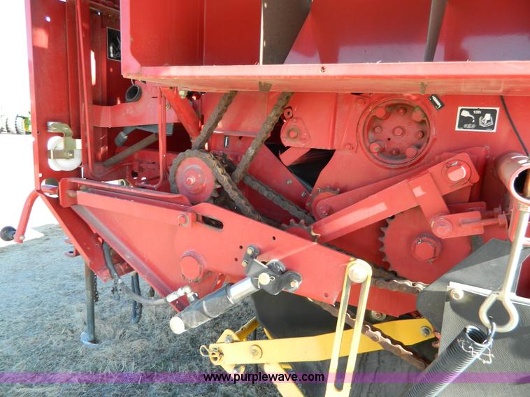 image for item G7731 2004 New Holland BR780 round baler