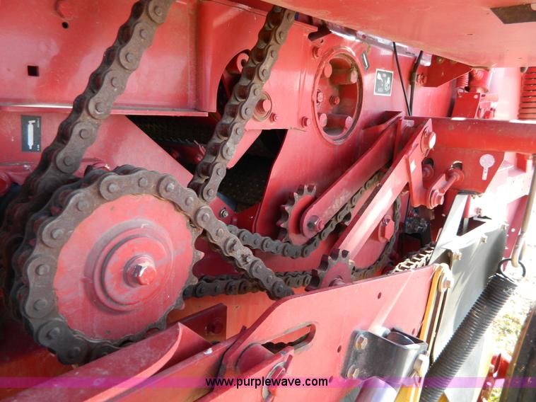 image for item G7731 2004 New Holland BR780 round baler