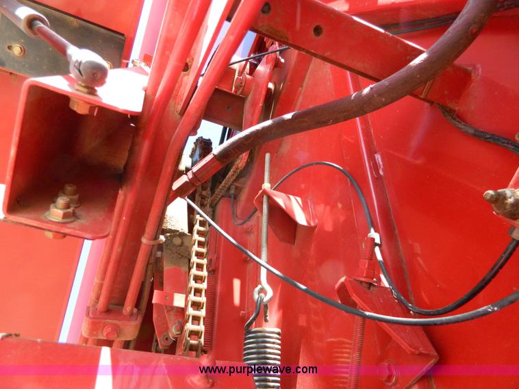 image for item G7731 2004 New Holland BR780 round baler