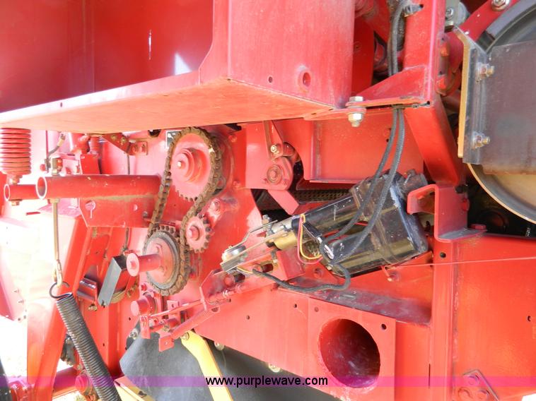 image for item G7731 2004 New Holland BR780 round baler