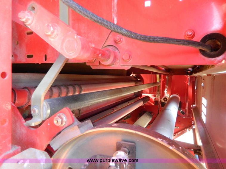 image for item G7731 2004 New Holland BR780 round baler