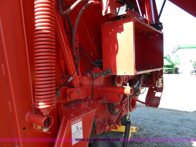 image for item G7731 2004 New Holland BR780 round baler