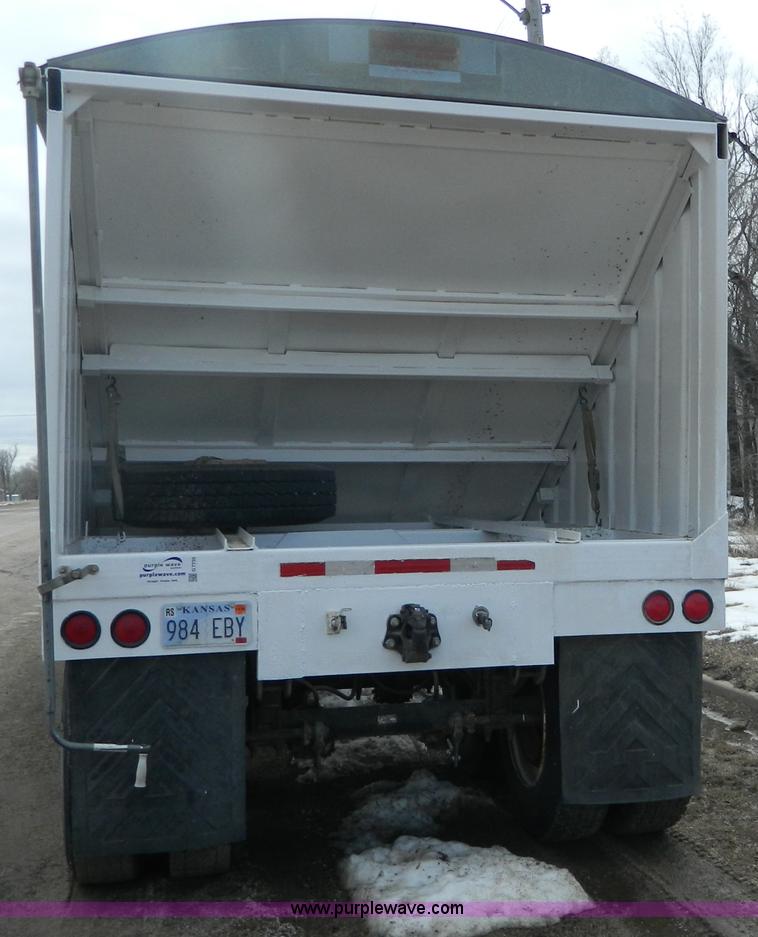 image for item G7735 2001 shop built grain trailer