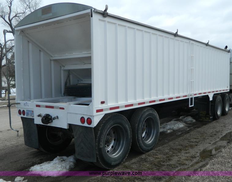 image for item G7735 2001 shop built grain trailer