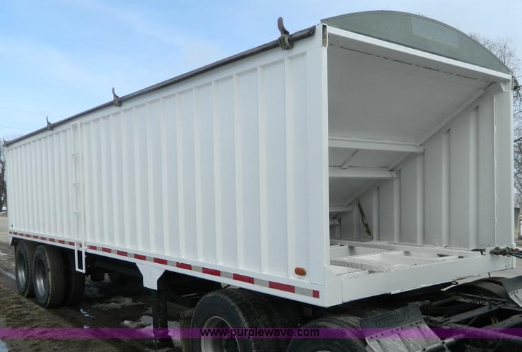 image for item G7735 2001 shop built grain trailer