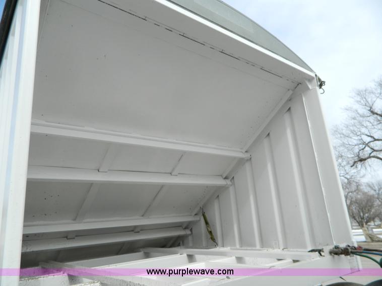 image for item G7735 2001 shop built grain trailer