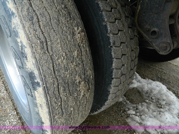 image for item G7735 2001 shop built grain trailer